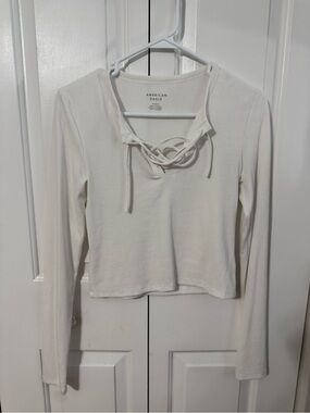 AE Cropped Long Sleeve Lace-Up T-Shirt